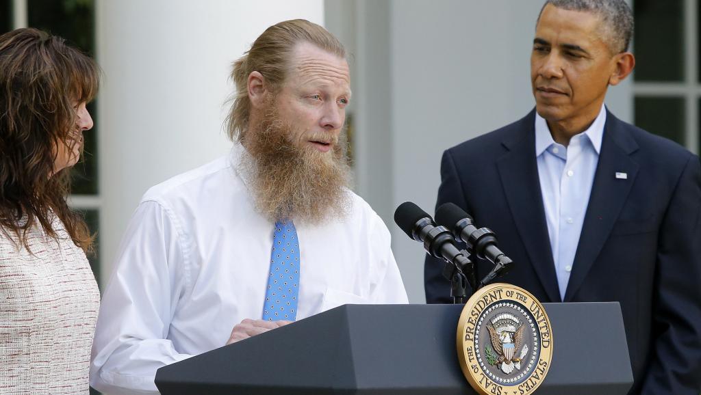 Le père du sergent Bergdahl, détenu cinq ans par les talibans, s'exprime sur le perron de la Maison Blanche à l'annonce de la libération de son fils, le 31 mai 2014. REUTERS/Jonathan Ernst