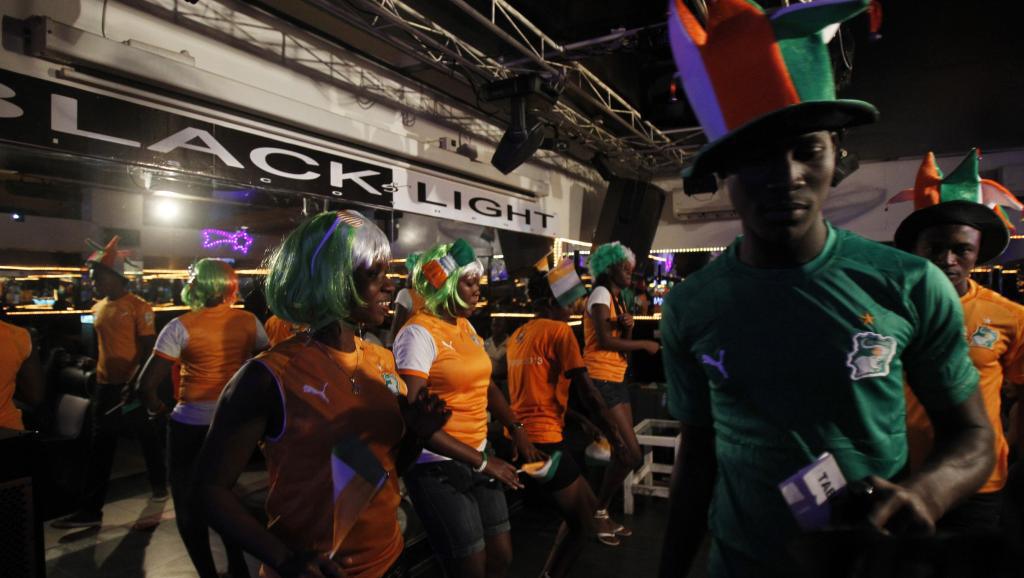 Supporters des Eléphants de Côte d’Ivoire à Abidjan, le 15 juin 2014. REUTERS/Luc Gnago