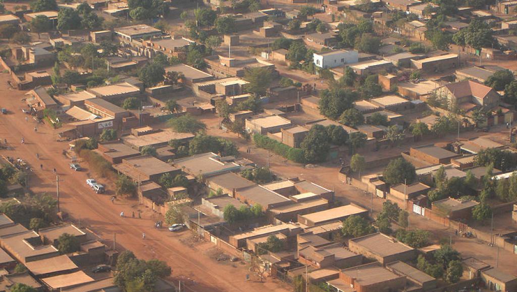 président congolais, Joseph Kabila, découvre le projet d'exploitation de l'entreprise sud-africaine Africom dans une ferme de la province du Bandundu, le 15 juillet 2014. RFI/Léa-Lisa Westerhoff