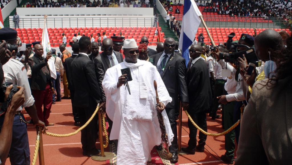 Le président gambien Yahyah Jammeh, le 23 juin 2014, lors d'une visite en Guinée-Bissau. AFP PHOTO / ALFA BA