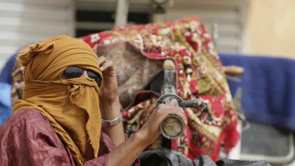 Un combattant du MNLA près d'une mitrailleuse, le 27 juillet 2013 à Kidal. AFP PHOTO / KENZO TRIBOUILLARD