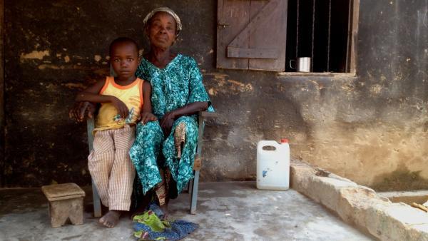 Bangui: premiers retours dans les quartiers dévastés par les violences