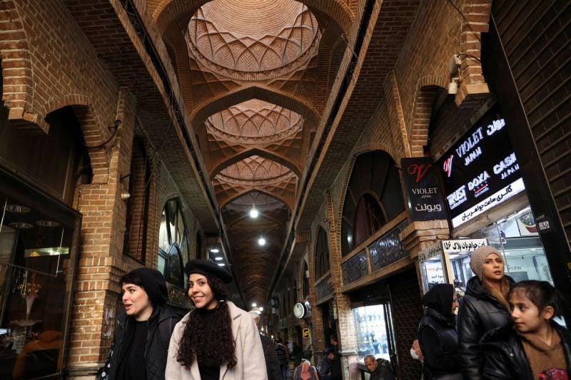 Iran: un influent ayatollah rejette l'usage de la violence pour imposer le voile