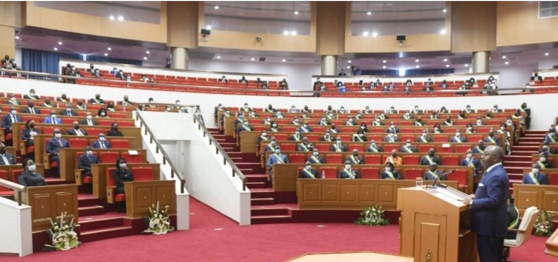 Gabon: la révision de la Constitution actée par le Parlement réuni en Congrès