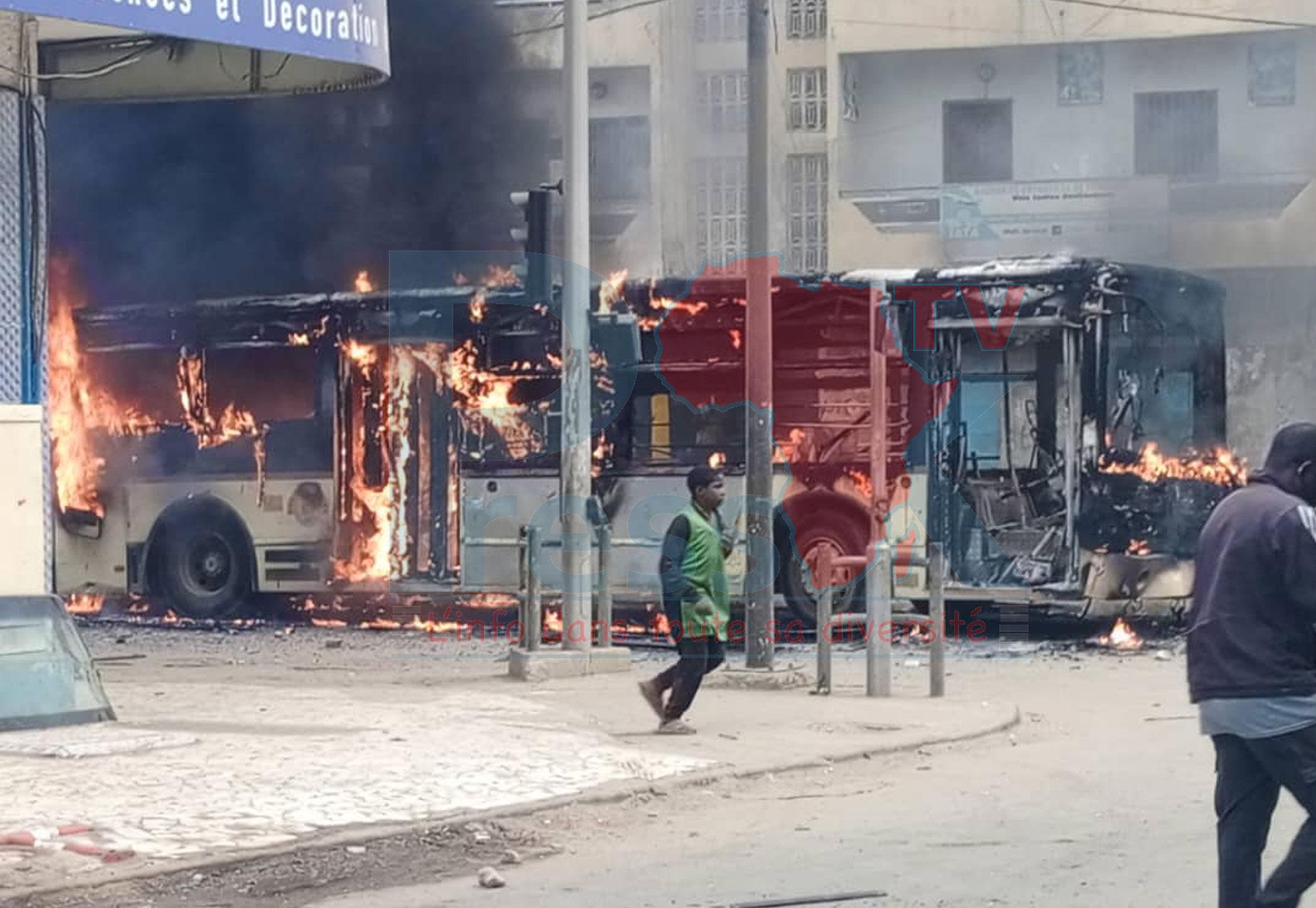 Manifestations à Mbour: deux (2) saccagés, Dakar Dem Dikk suspend ses lignes