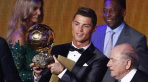 BALLON D’OR 2013 : LE RÉSUMÉ D’UNE FOLLE SOIRÉE ! LE SACRE DE RONALDO, LES LARMES D’IRINA, LE TACLE DE PLATINI…