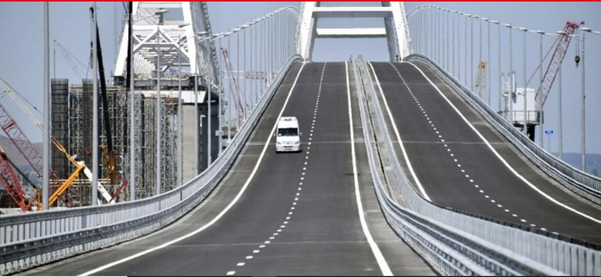 Crimée: une attaque sur le pont de Kertch, la Russie accuse l'Ukraine