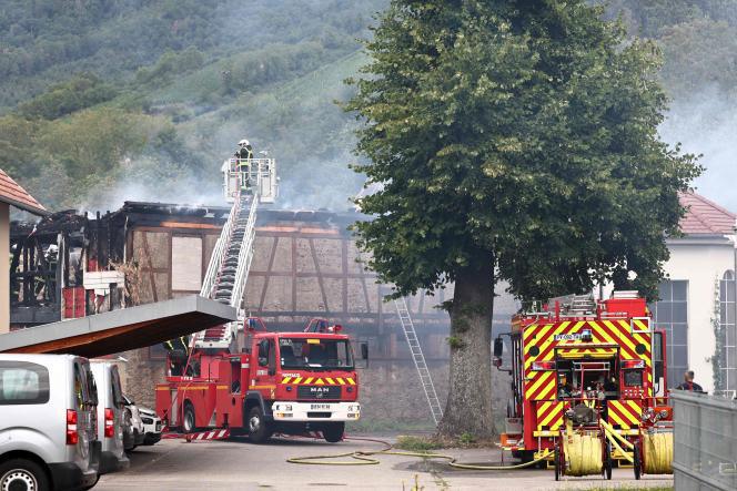 Incendie d’un gîte en Alsace : neuf corps retrouvés, deux personnes « encore introuvables » ; Elisabeth Borne attendue sur place
