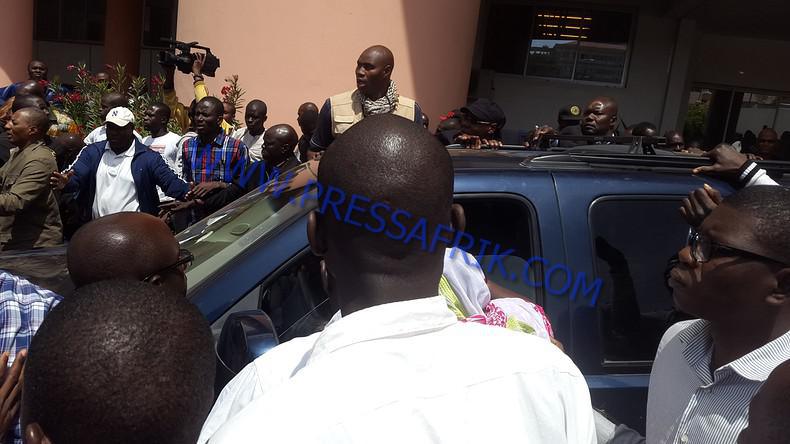 Direct Verdict Karim: les images de l'arrivé de wade au Tribunal