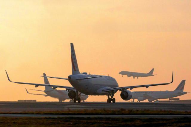 Avion bloqué dans la Marne avec 303 Indiens﻿ à bord : l’affaire résumée en 5 questions