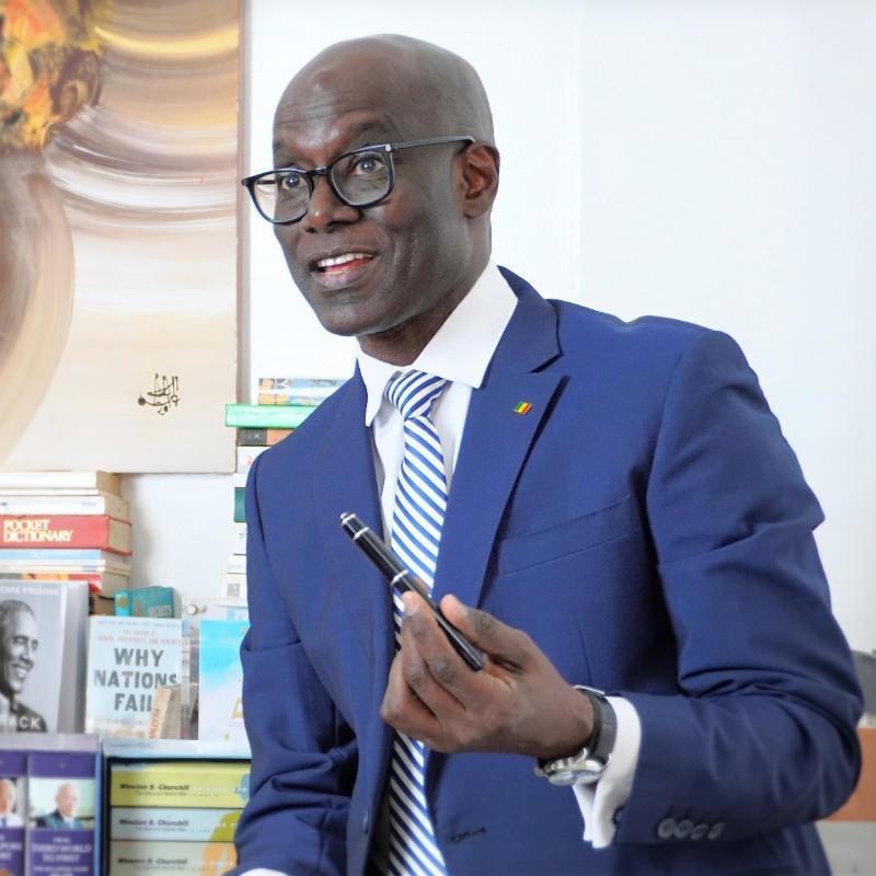 Qui a intérêt à sauver la candidature de Karim Wade ? Par Thierno Alassane Sall