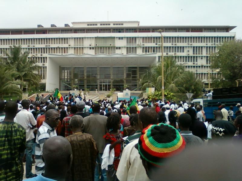 Vote de la loi devant fixer le report de l'élection présidentielle : les Sénégalais toujours dans l'attente
