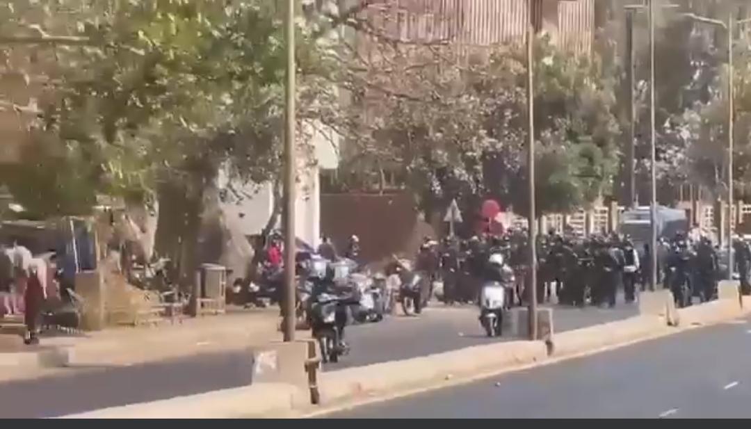 Siège de l'APR: une bagarre éclate entre "Marrons du feu" et FDS, le ministre Mame Mbaye Niang accusé d'être l'instigateur de cette violence