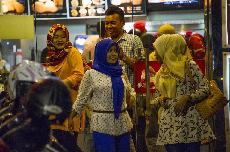 Indonésie : vie nocturne interdite pour les femmes dans la région pro-charia d'Aceh