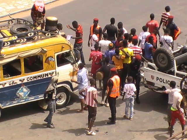 Lutte Siteu vs Zarko: les supporters affluent vers Demba Diop