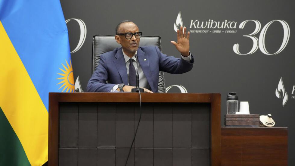 Rwanda: Paul Kagame balaie la polémique sur les propos d’Emmanuel Macron sur le génocide des Tutsis