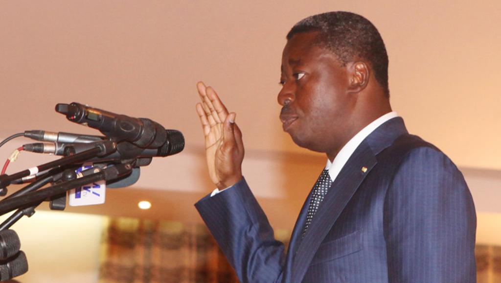 Le président togolais Faure Gnassingbé prête serment devant la Cour constitutionnelle, le 4 mai à Lomé. AFP PHOTO / STRINGER