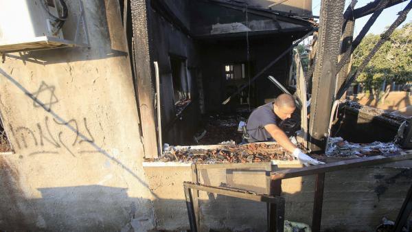 L'un des slogans en hébreu inscrits par les auteurs de l'incendie criminel qui a coûté la vie à un bébé palestinien de 18 mois: «Revanche».