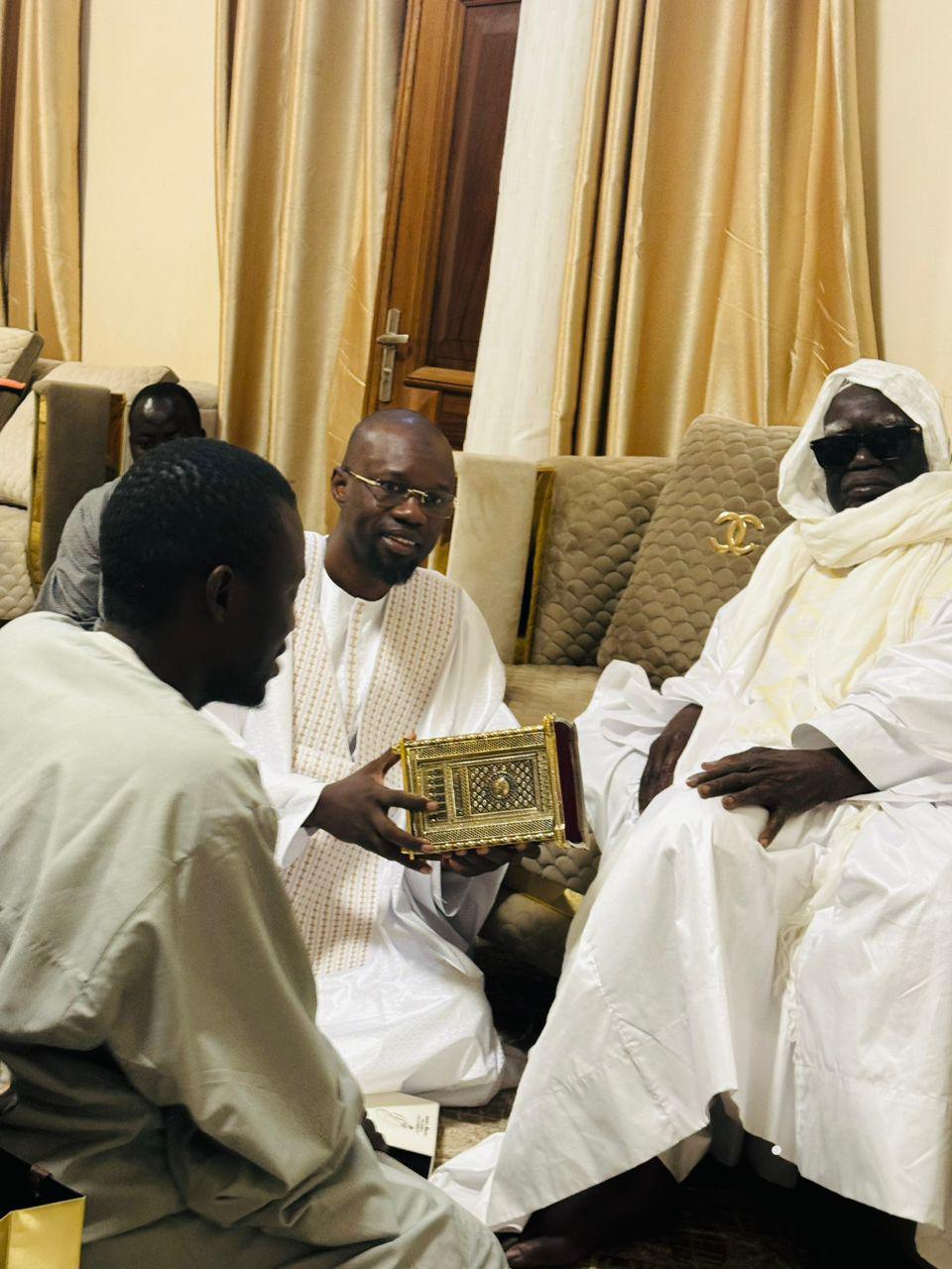 Touba : Ousmane Sonko reçu par Serigne Mountakha