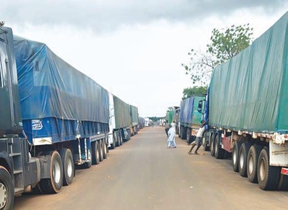 Frontières sénégalo-gambienne : les transporteurs sénégalais contre les nouvelles exigences du pays voisins, plusieurs camions bloqués