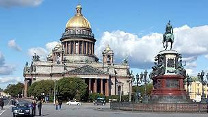 Russie : une statue démoniaque détruite