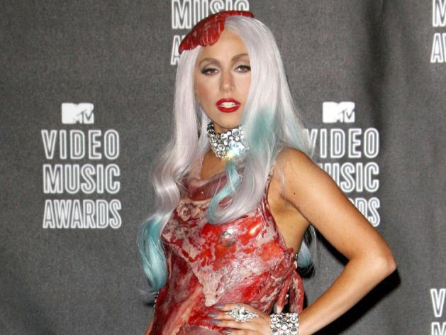 Lady Gaga : et maintenant, sa robe en viande exposée dans un musée !