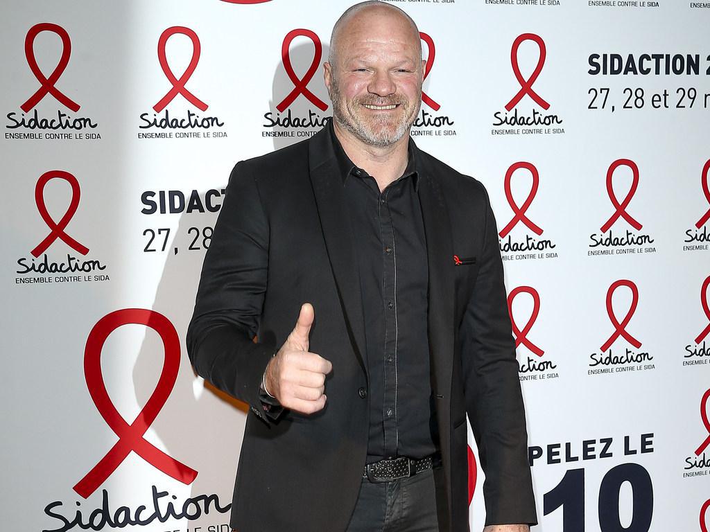 PHILIPPE ETCHEBEST (M6) A FRÔLÉ LA MORT DANS UN TERRIBLE ACCIDENT DE VOITURE