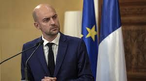 Au Tchad, le chef de la diplomatie française se rend dans le camp de réfugiés d'Adré