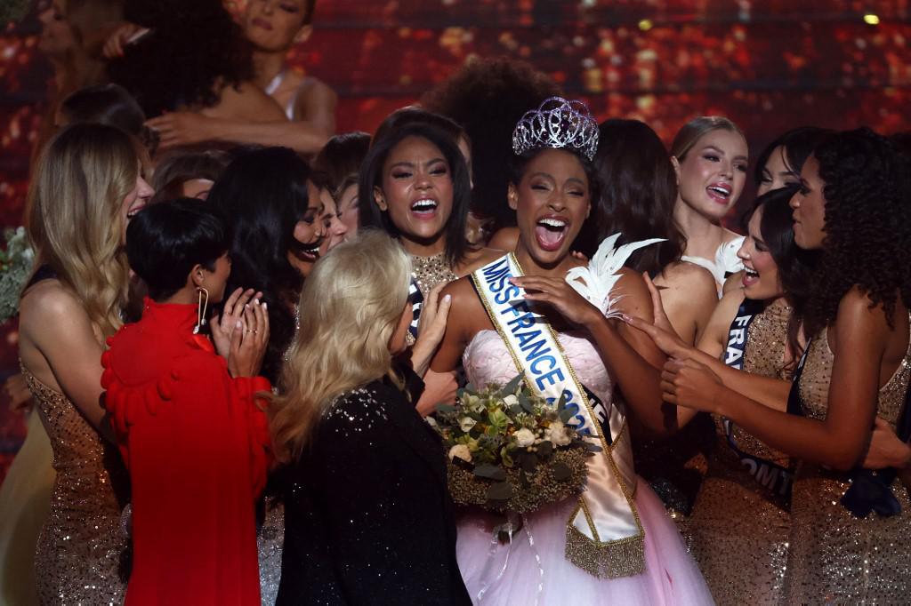 Angélique Angarni-Filopon élue Miss France 2025 à l'âge de 34 ans
