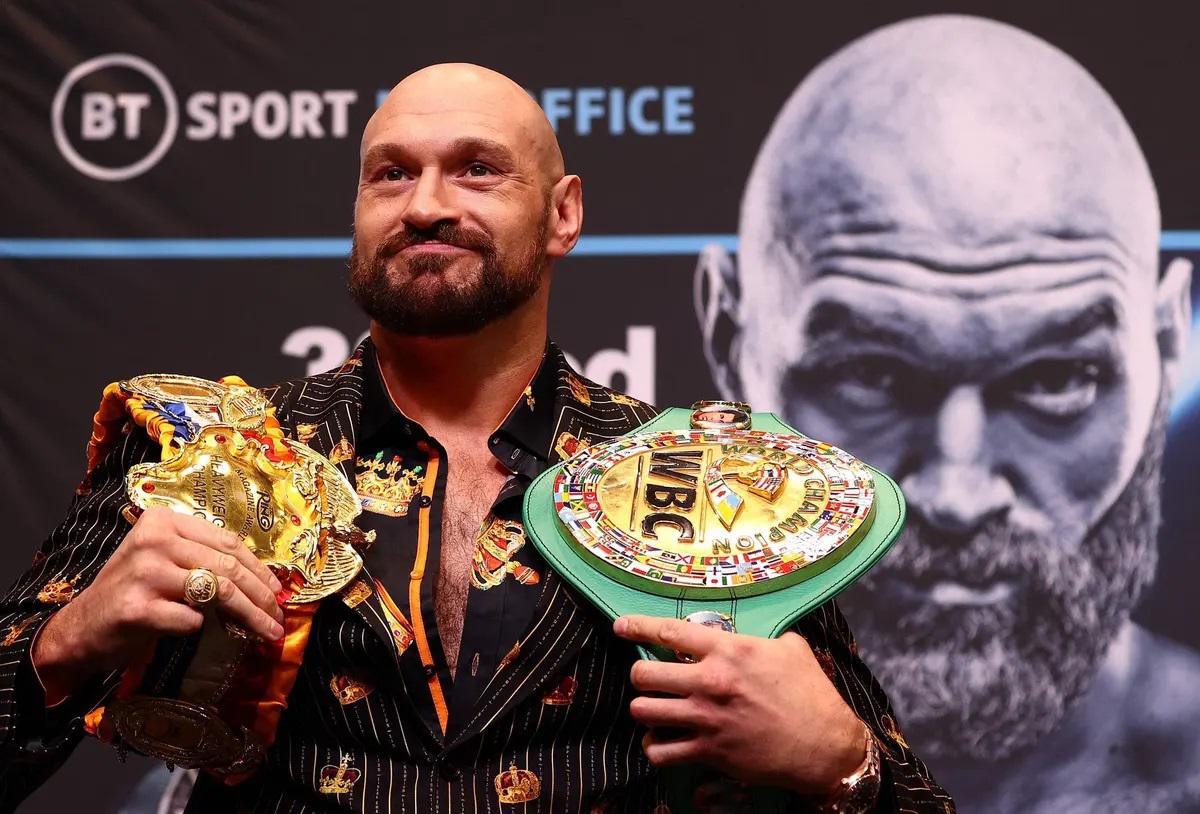 Boxe : Tyson Fury range ses gants