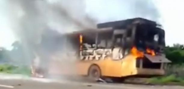 Incendie d’un mini-bus Dem Dikk à Ourossogui : la société réagit et annonce une plainte contre X