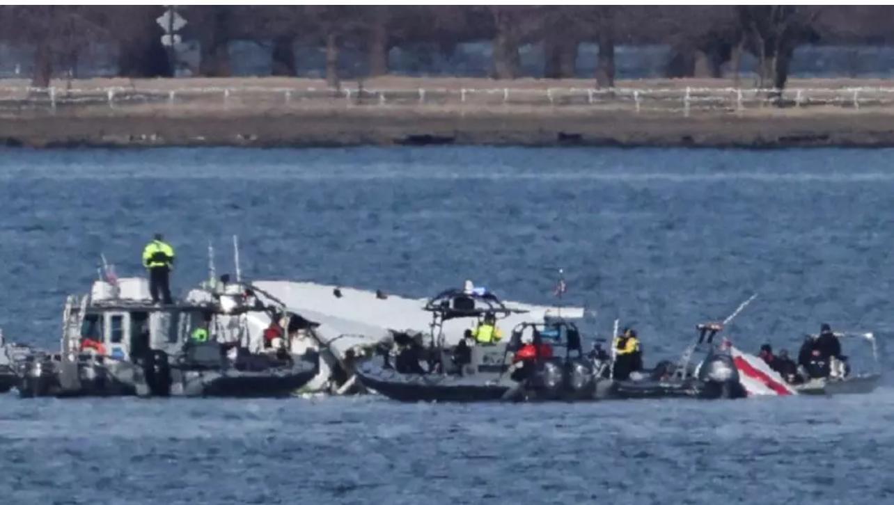 Collision aérienne à Washington: ce que l'on sait de l'accident qui a fait 67 morts