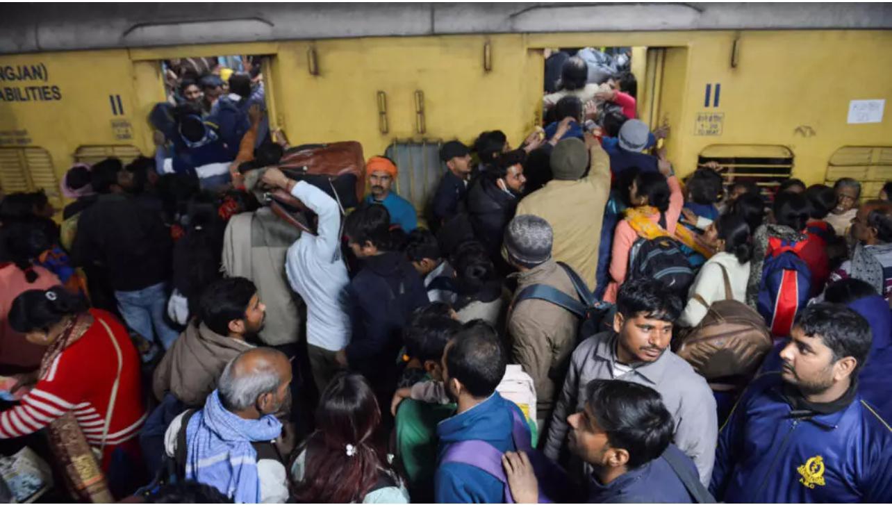 Inde: une bousculade dans une gare de New Delhi tue une vingtaine de voyageurs