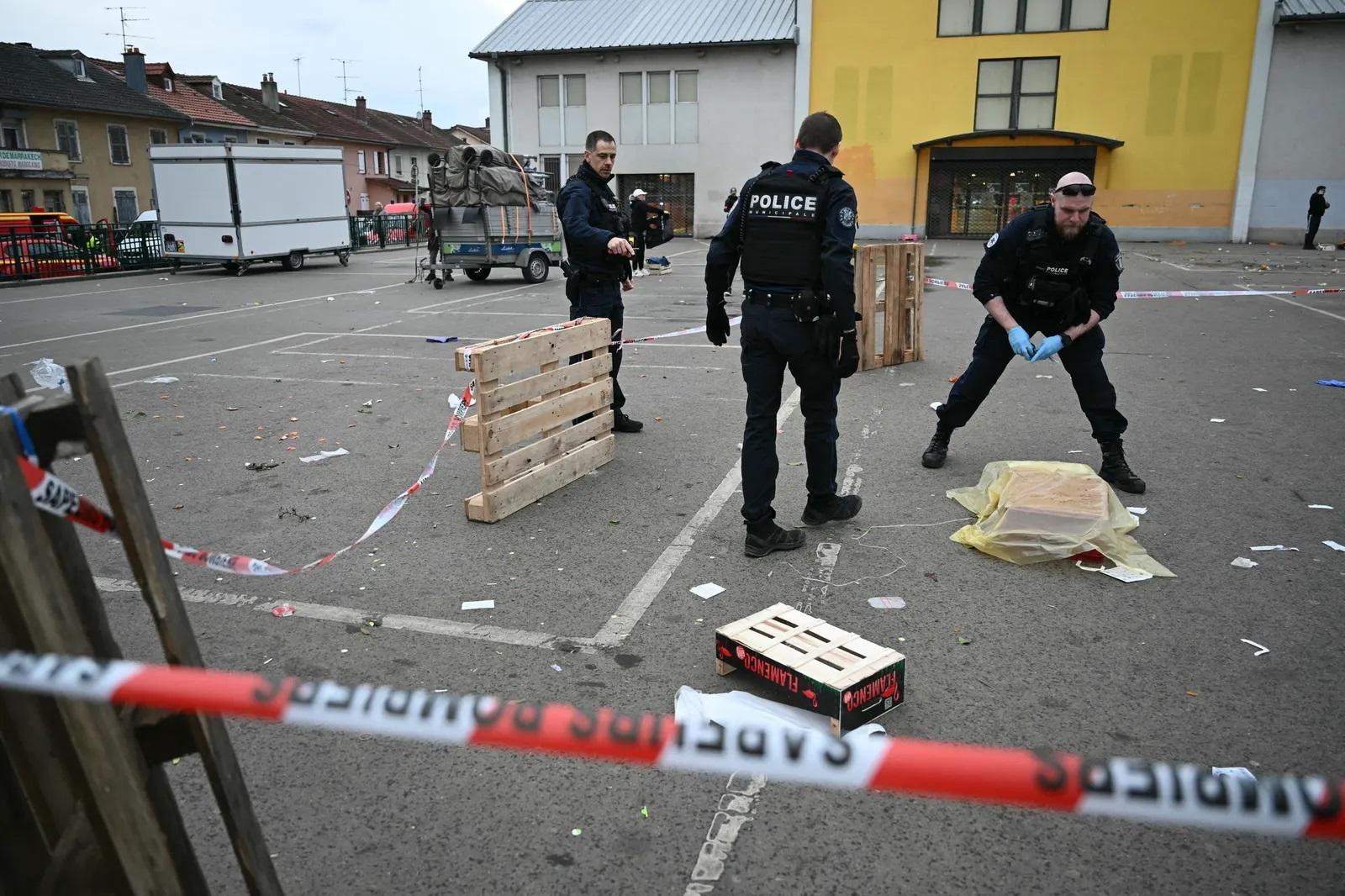 France : un mort et deux policiers grièvement blessés lors d'une attaque au couteau à Mulhouse