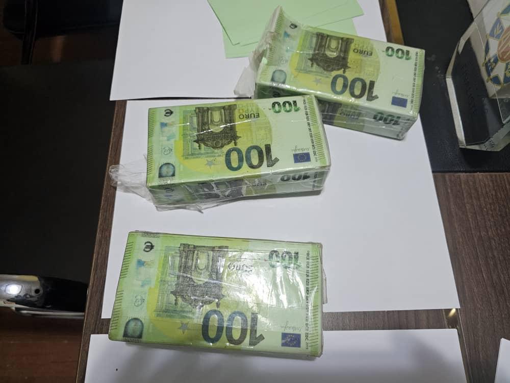 Lutte contre le faux monnayage : saisie de billets noirs d’une contre-valeur de plus de 2,28 milliards de francs CFA