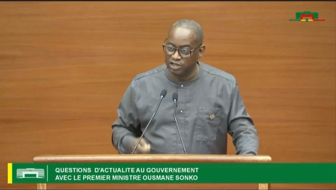 Interprétation de la loi d’amnistie : le député Adama Diallo recadre Cheikh Thioro Mbacké