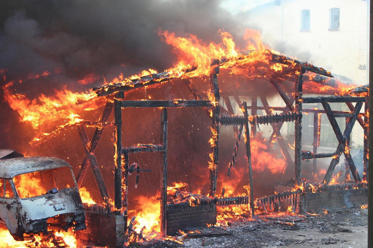 Incendie à la boutique de Mor Talla Fall: un toit en feu s'écroule sur un sapeur-pompier
