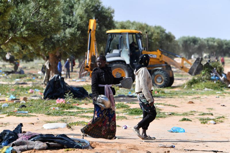 Tunisie : démantèlement de camps de migrants subsahariens à Sfax, les évacués livrés à eux-mêmes