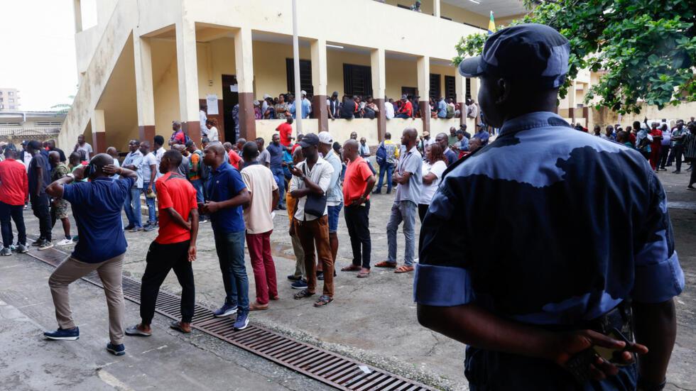 Présidentielle au Gabon: les bureaux de vote ont ouvert leurs portes pour les 920 000 électeurs