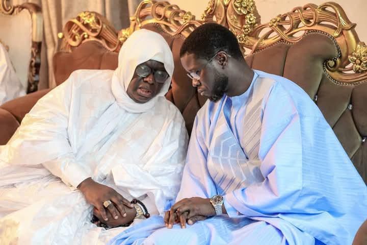 Décès du Khalife général des Layènes : le Président Diomaye s'est rendu à Yoff pour présenter ses condoléances