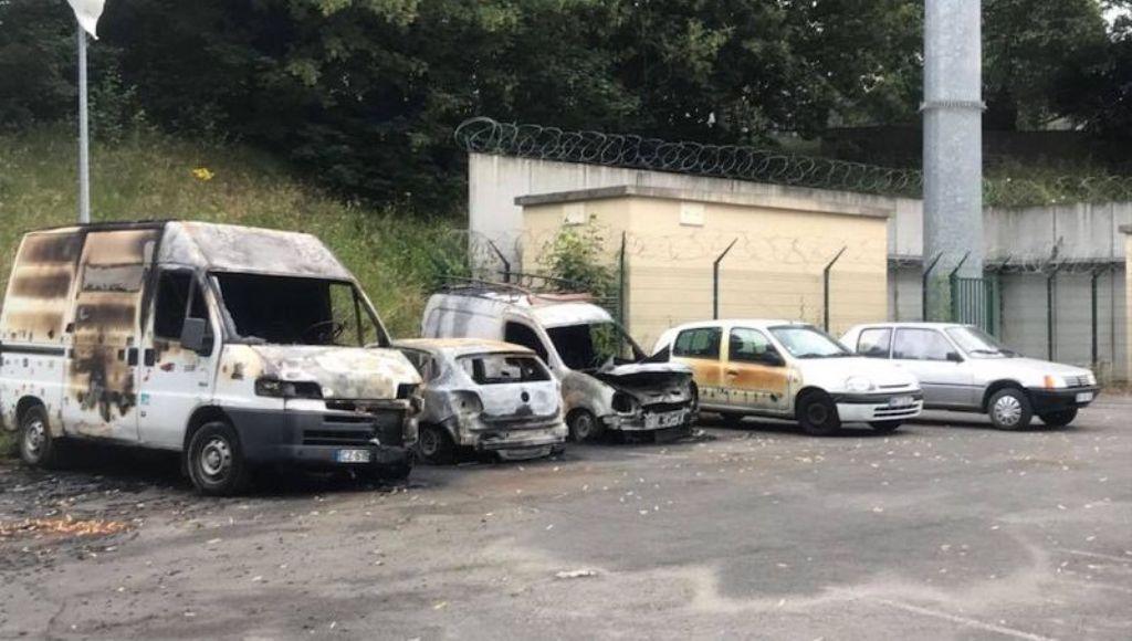 France: plusieurs prisons visées par des incendies de véhicules et des tirs d'armes automatiques