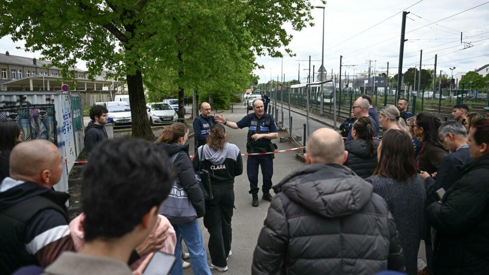 Attaque au couteau à Nantes: un lycéen tue une élève et en blesse trois autres