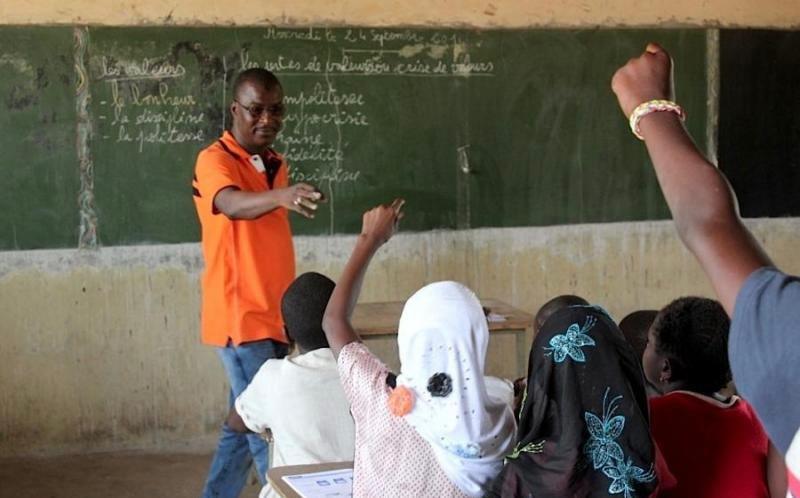 Recrutement de 2000 enseignants : des syndicats proposent l'organisation d'un concours