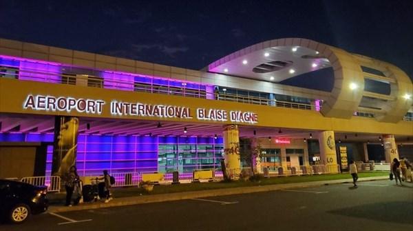 Retard de vol vers Abidjan : des passagers d’Air Sénégal bloqués à AIBD depuis ce matin