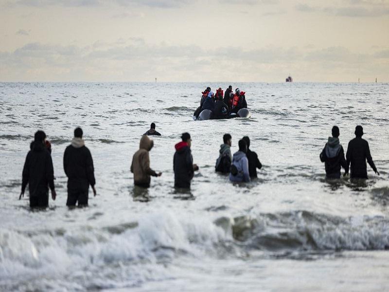 France: deux migrants meurent en tentant de traverser la Manche