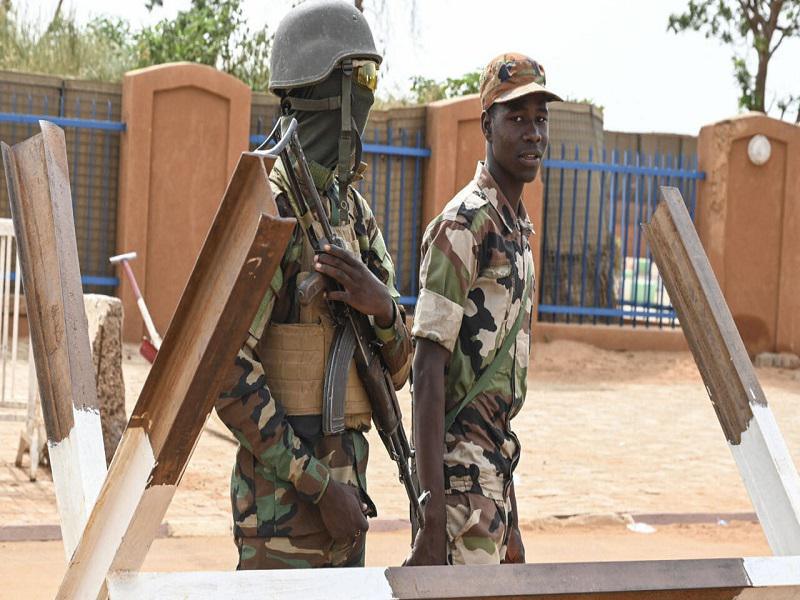 Ouest du Niger: au moins une quarantaine de soldats des forces spéciales tués à Eknewane dans une attaque jihadiste, selon des sources non-officielles et sécuritaires