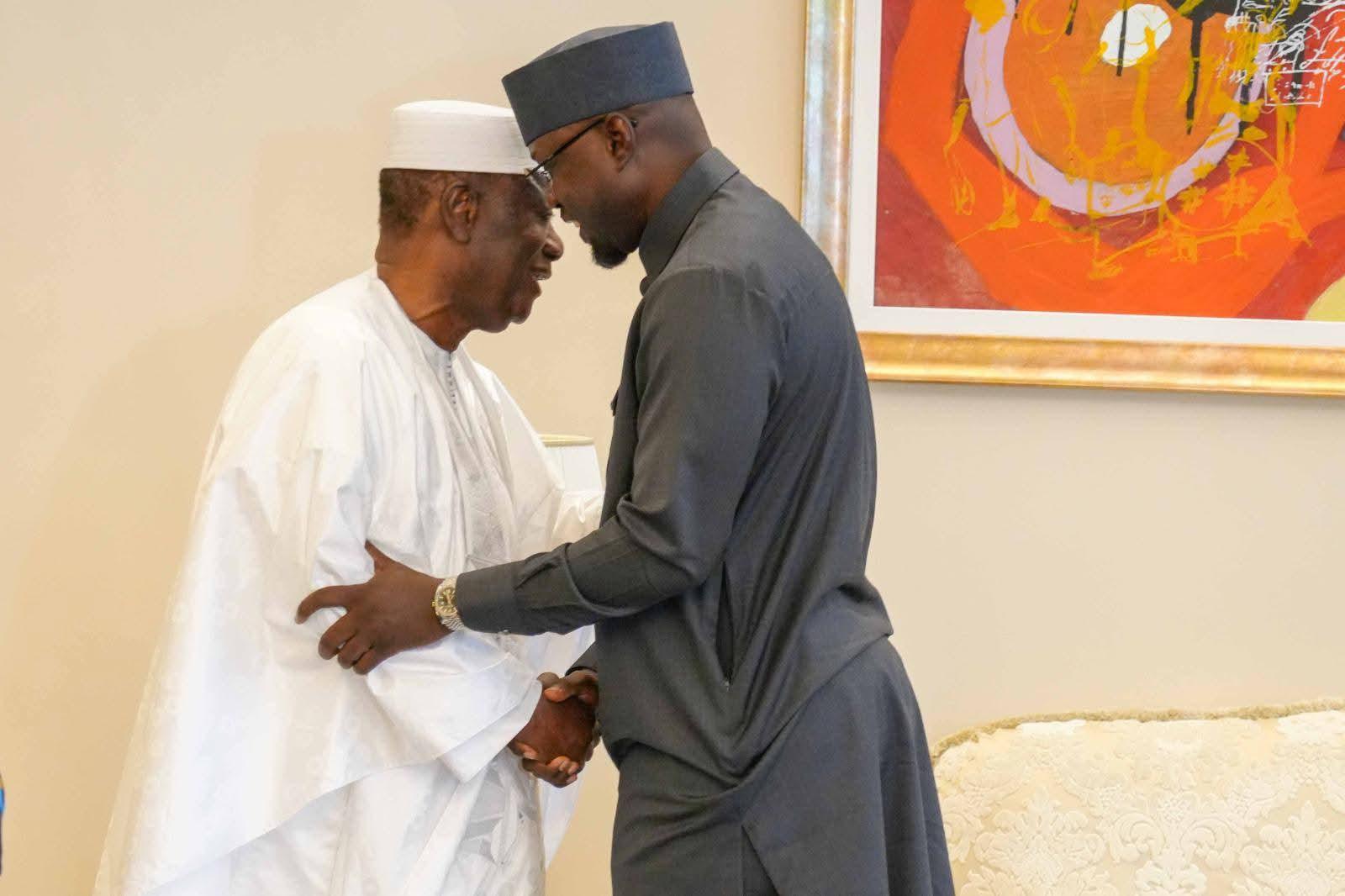 En images – Côte d’Ivoire : le Premier ministre sénégalais Ousmane Sonko reçu en audience par le Président Alassane Ouattara