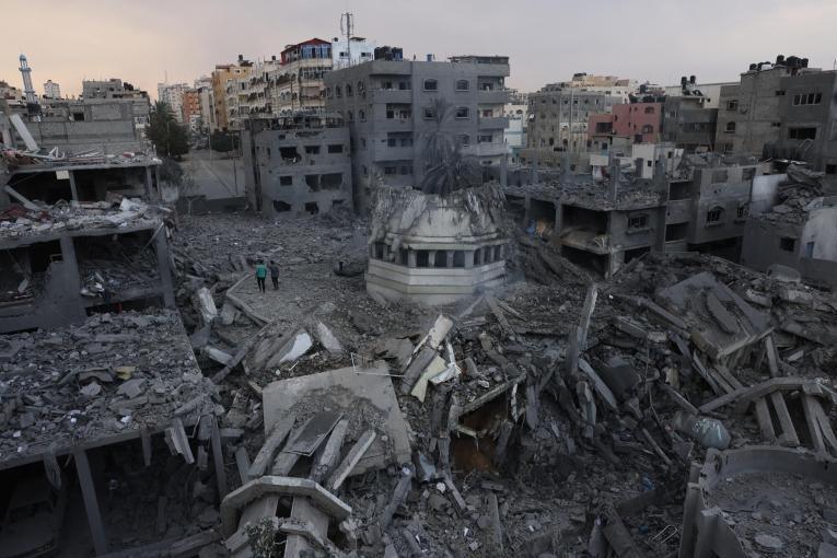 La Défense civile de Gaza évoque au moins dix morts et plus de 100 blessés par des tirs israéliens