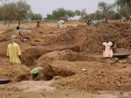 Kédougou: les habitants de Sabodala brûlent un bus, un bulldozer et un pick up de Sgo