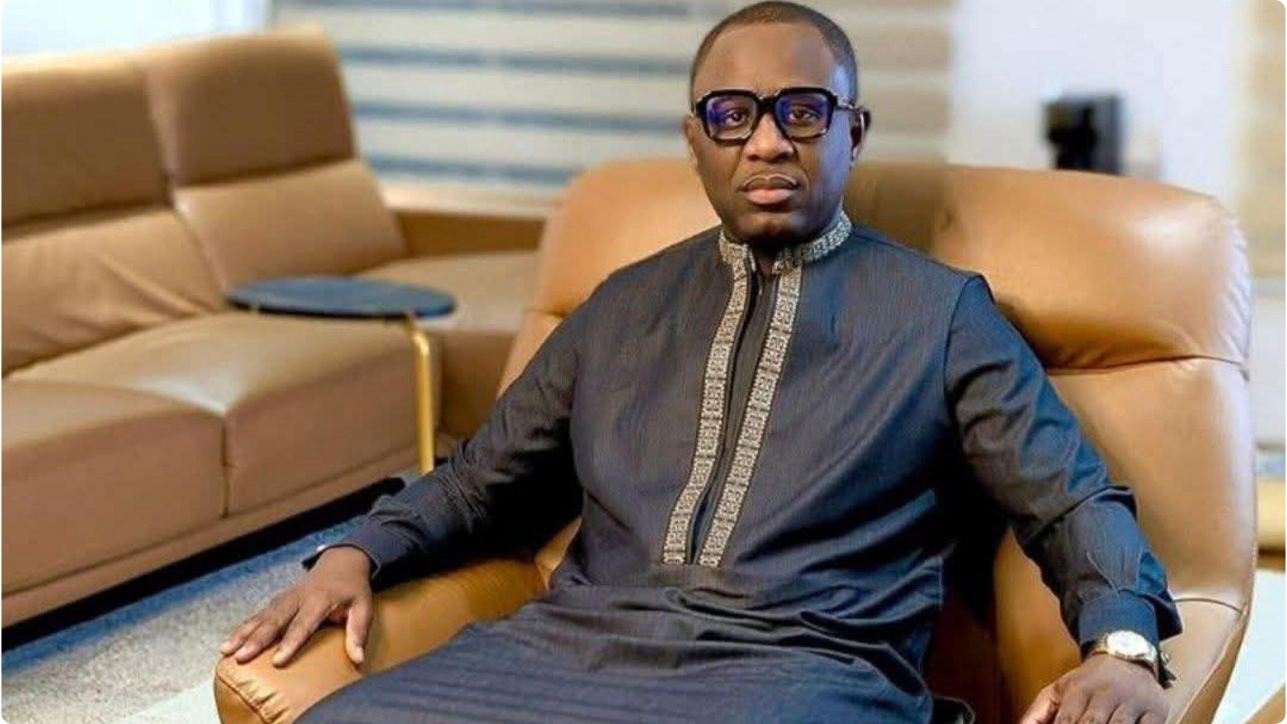 Justice : Badara Gadiaga arrive à la DSC accompagné d'une foule en liesse 